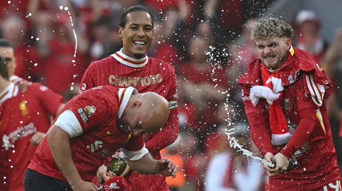 Juara Liga Inggris Liverpool Samai Prestasi Manchester United dan Rekor Gol Ratusan Tahun
