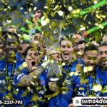 Para pemain Chelsea merayakan trofi UEFA Conference League usai memenangi laga final melawan Real Betis