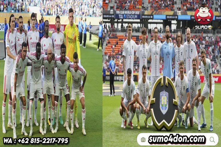 Starting XI Benfica & Auckland City berpose untuk foto tim