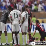Pemain Chelsea Nicolas Jackson menerima kartu merah dalam laga Grup D Piala Dunia Antarklub melawan Flamengo di Philadelphia