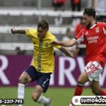 Aksi Orkun Kokcu (merah) dalam laga Benfica vs Auckland City di Piala Dunia Antarklub 2025