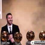 Dipuncaki Lionel Messi yang telah merebut 6 gelar bersama Barcelona